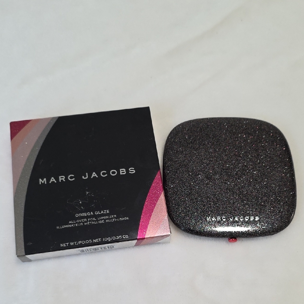 Marc Jacobs Omega Glaze All Over Foil Luminizer In 82 Jet Girl